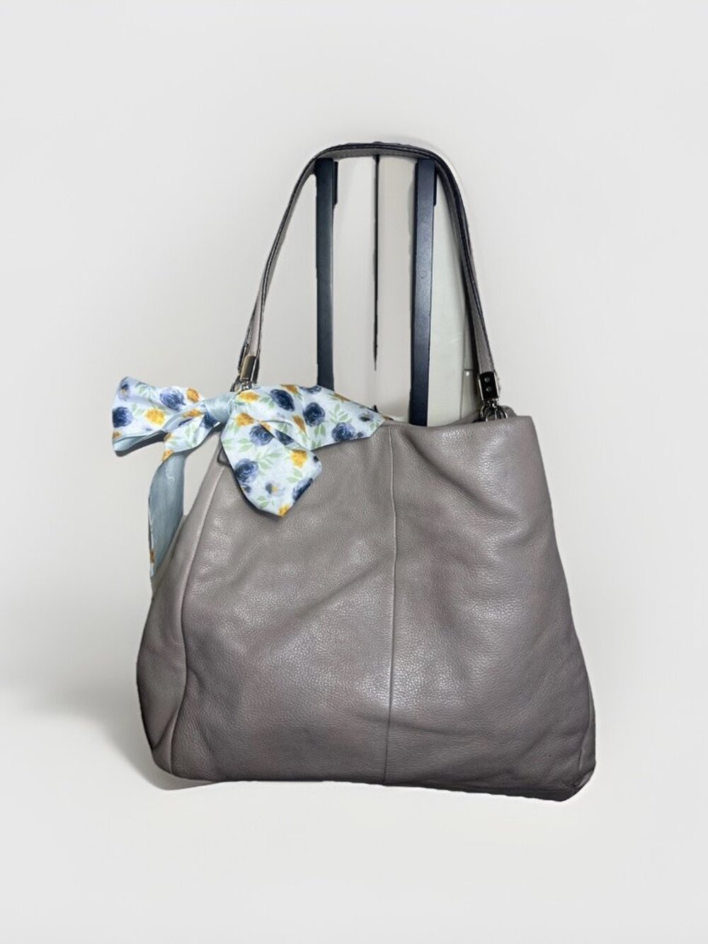 Coach (2014) Madison Phoebe Taupe Leather Shoulder Bag Minimalist Versatile